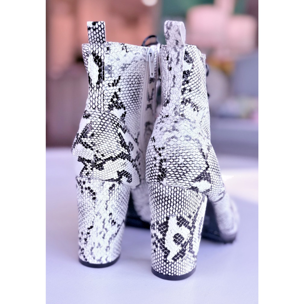 Chase + Chloe Women's Binx-1 Combat High Heel Ankle Boots Snakeskin Size 10 - Picture 7 of 8